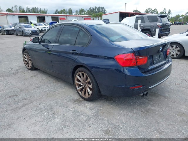 44879913 :رقم المزاد ، WBA3A5C56DF355883 vin ، 2013 Bmw 328i مزاد بيع