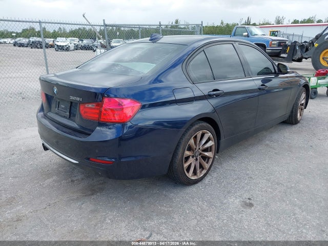 44879913 :رقم المزاد ، WBA3A5C56DF355883 vin ، 2013 Bmw 328i مزاد بيع