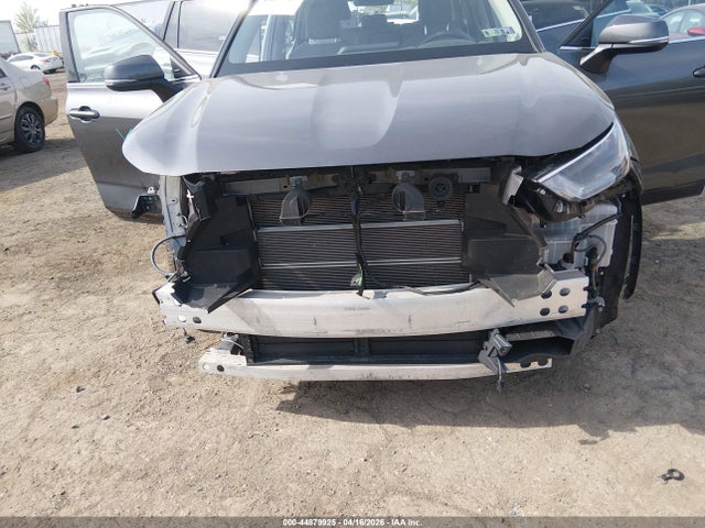 5TDBBRCH1NS561529 Toyota Highlander Hybrid Le