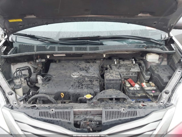 2011 Toyota Sienna Xle V6 მანქანა იყიდება აუქციონზე, vin: 5TDYK3DC6BS169300, აუქციონის ნომერი: 44879940