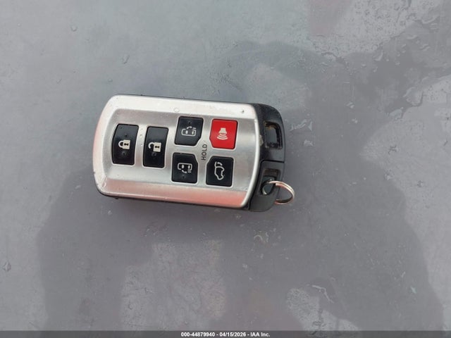 2011 Toyota Sienna Xle V6 მანქანა იყიდება აუქციონზე, vin: 5TDYK3DC6BS169300, აუქციონის ნომერი: 44879940