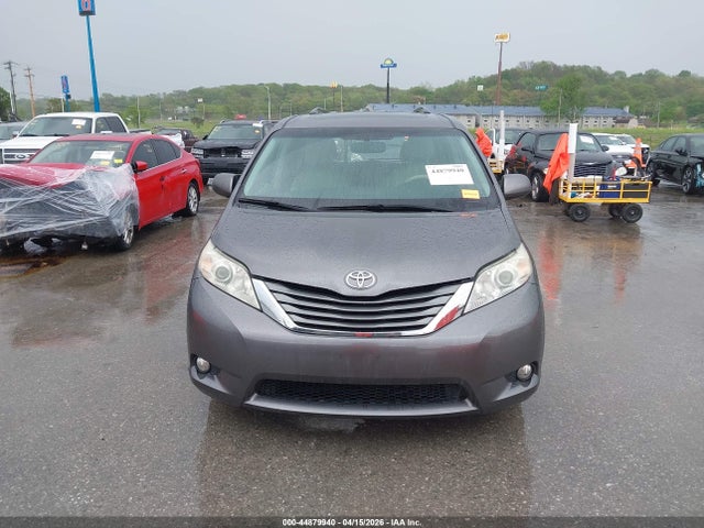 2011 Toyota Sienna Xle V6 მანქანა იყიდება აუქციონზე, vin: 5TDYK3DC6BS169300, აუქციონის ნომერი: 44879940