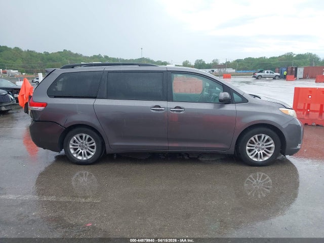 2011 Toyota Sienna Xle V6 მანქანა იყიდება აუქციონზე, vin: 5TDYK3DC6BS169300, აუქციონის ნომერი: 44879940