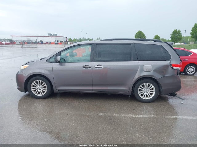 2011 Toyota Sienna Xle V6 მანქანა იყიდება აუქციონზე, vin: 5TDYK3DC6BS169300, აუქციონის ნომერი: 44879940