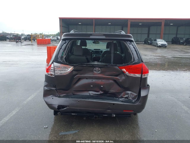 2011 Toyota Sienna Xle V6 მანქანა იყიდება აუქციონზე, vin: 5TDYK3DC6BS169300, აუქციონის ნომერი: 44879940