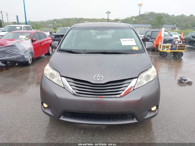 2011 Toyota Sienna Xle V6 მანქანა იყიდება აუქციონზე, vin: 5TDYK3DC6BS169300, აუქციონის ნომერი: 44879940