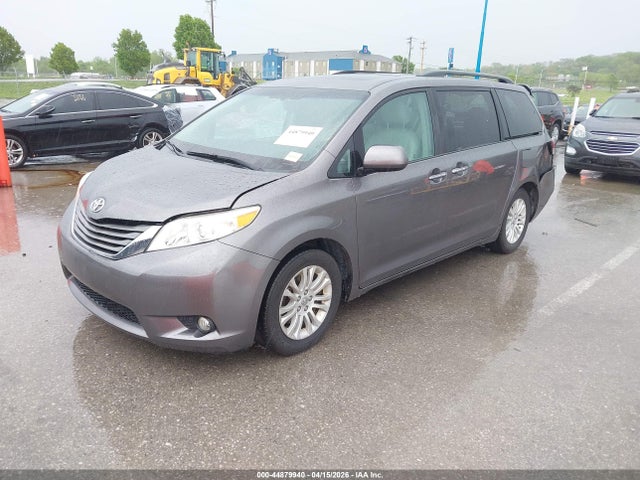 2011 Toyota Sienna Xle V6 მანქანა იყიდება აუქციონზე, vin: 5TDYK3DC6BS169300, აუქციონის ნომერი: 44879940