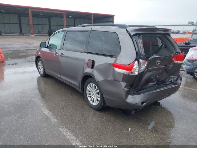 2011 Toyota Sienna Xle V6 მანქანა იყიდება აუქციონზე, vin: 5TDYK3DC6BS169300, აუქციონის ნომერი: 44879940