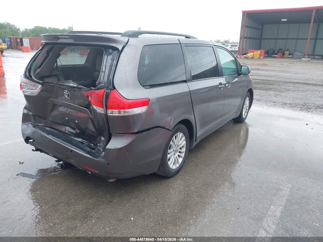 2011 Toyota Sienna Xle V6 მანქანა იყიდება აუქციონზე, vin: 5TDYK3DC6BS169300, აუქციონის ნომერი: 44879940