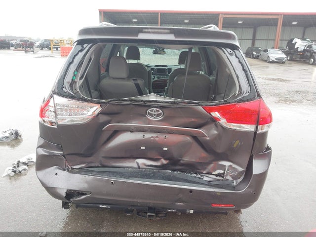 2011 Toyota Sienna Xle V6 მანქანა იყიდება აუქციონზე, vin: 5TDYK3DC6BS169300, აუქციონის ნომერი: 44879940