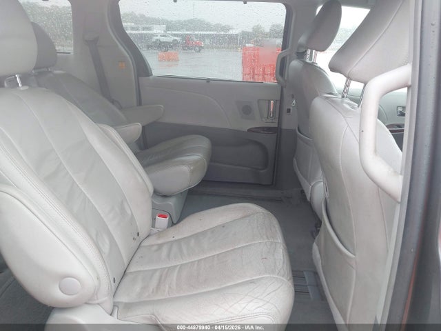 2011 Toyota Sienna Xle V6 მანქანა იყიდება აუქციონზე, vin: 5TDYK3DC6BS169300, აუქციონის ნომერი: 44879940