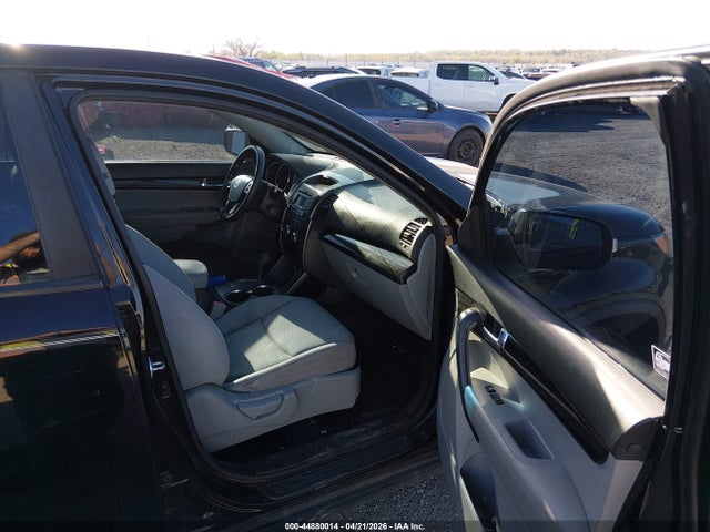 Продажа на аукционе авто 2011 Kia Sorento Lx, vin: 5XYKT3A14BG080733, номер лота: 44880014