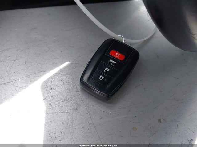 4T1B21HK3JU002006 Toyota Camry Hybrid Xle