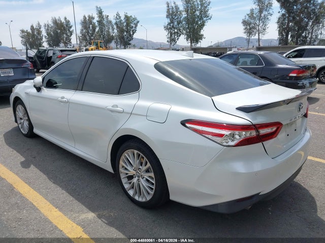 4T1B21HK3JU002006 Toyota Camry Hybrid Xle