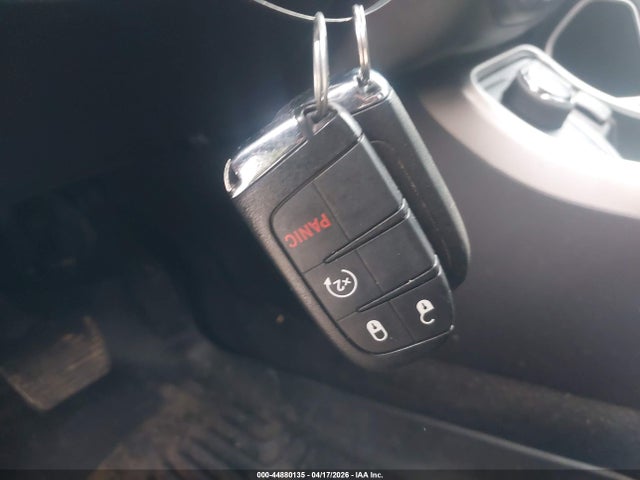 44880135 :رقم المزاد ، 3C4NJDBB4KT678460 vin ، 2019 Jeep Compass Latitude 4x4 مزاد بيع