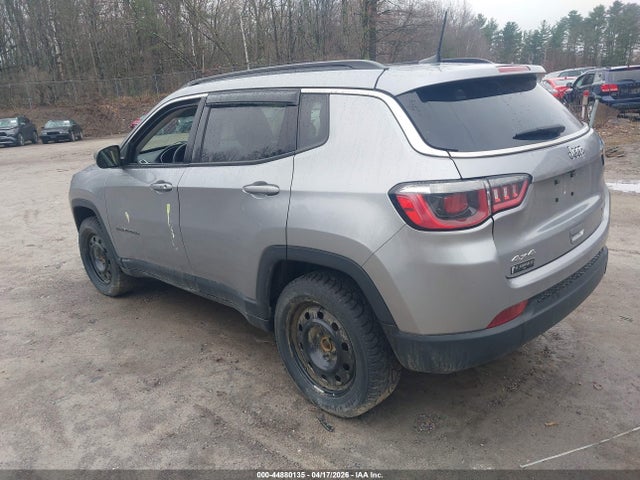 44880135 :رقم المزاد ، 3C4NJDBB4KT678460 vin ، 2019 Jeep Compass Latitude 4x4 مزاد بيع