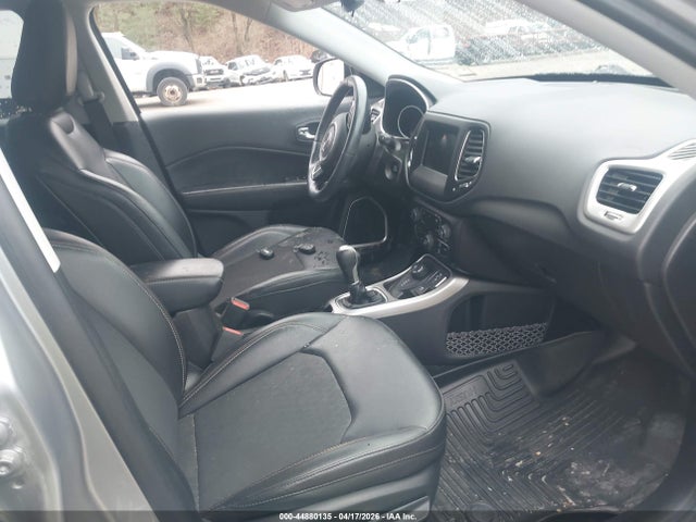 44880135 :رقم المزاد ، 3C4NJDBB4KT678460 vin ، 2019 Jeep Compass Latitude 4x4 مزاد بيع