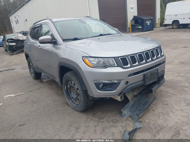 44880135 :رقم المزاد ، 3C4NJDBB4KT678460 vin ، 2019 Jeep Compass Latitude 4x4 مزاد بيع