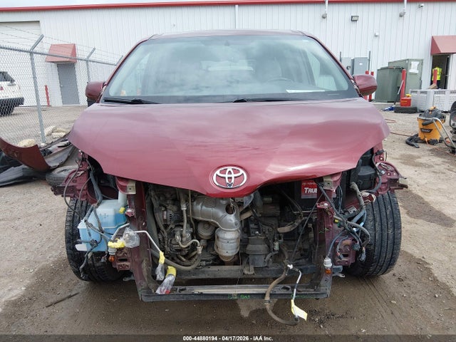 5TDYK3DC7FS687437 Toyota Sienna Xle 8 Passenger