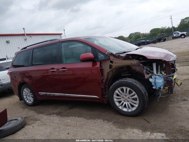 5TDYK3DC7FS687437 Toyota Sienna Xle 8 Passenger