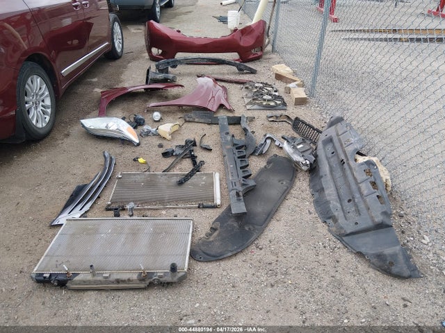 5TDYK3DC7FS687437 Toyota Sienna Xle 8 Passenger