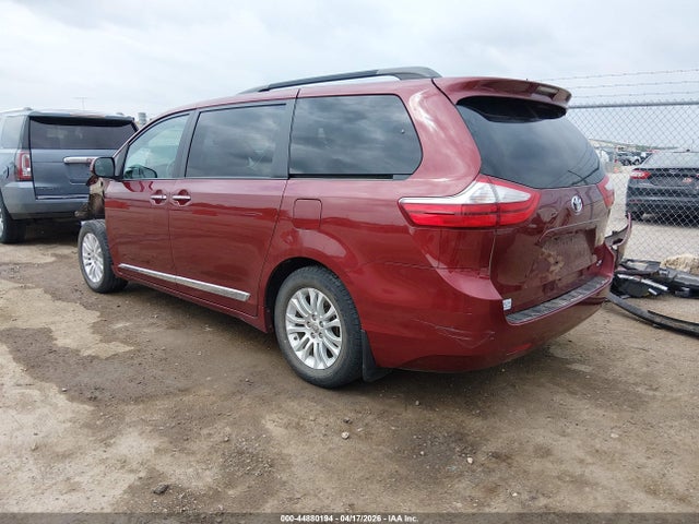 5TDYK3DC7FS687437 Toyota Sienna Xle 8 Passenger