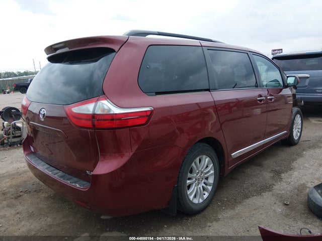 5TDYK3DC7FS687437 Toyota Sienna Xle 8 Passenger