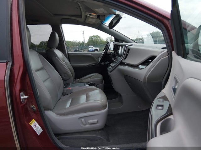 5TDYK3DC7FS687437 Toyota Sienna Xle 8 Passenger