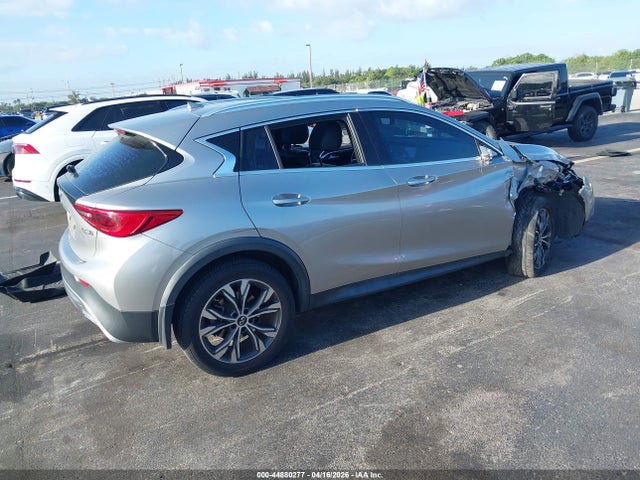 44880277 :رقم المزاد ، SJKCH5CR2JA002743 vin ، 2018 Infiniti Qx30 Luxe مزاد بيع