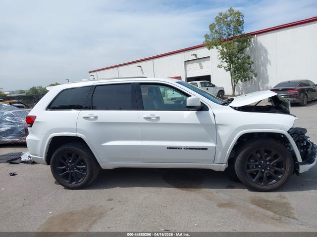 1C4RJEAG8MC713066 Jeep Grand Cherokee Laredo X 4x2