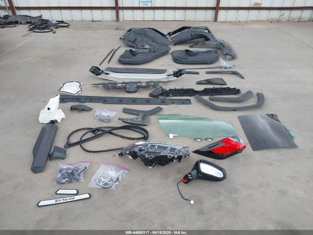 44880317 :رقم المزاد ، 2T3W1RFV5SW443001 vin ، 2025 Toyota Rav4 Xle مزاد بيع