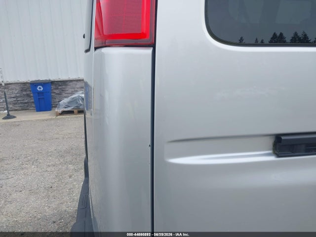 1GNWGEFG5H1100678 Chevrolet Express 2500 Ls