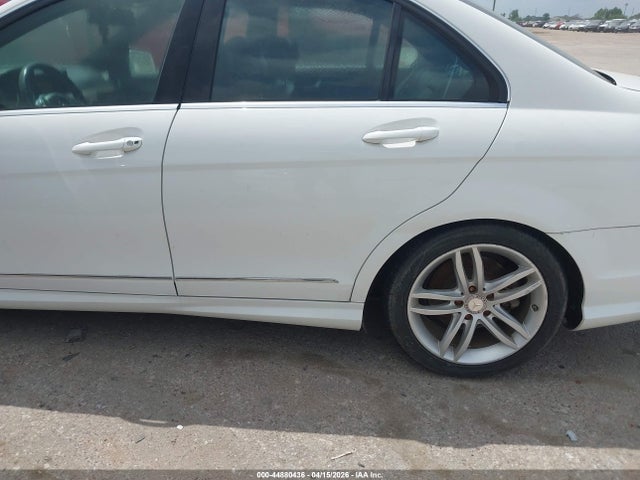 Продаж на аукціоні авто 2013 Mercedes-benz C 250 Sport, vin: WDDGF4HB4DA802776, номер лоту: 44880436