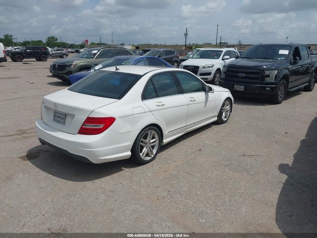 2013 MERCEDES-BENZ C 250 WDDGF4HB4DA802776 Photo 3