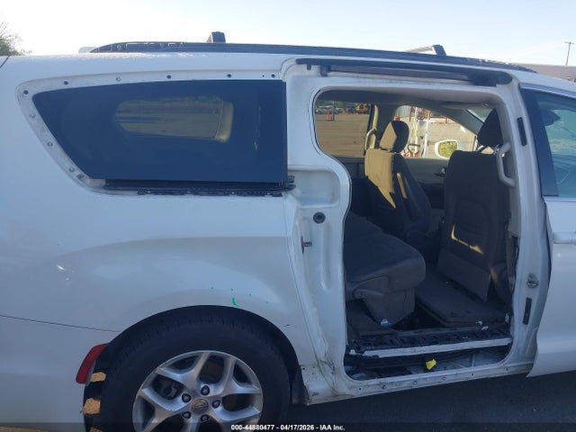 Aukcja sprzedaży 2018 Chrysler Pacifica Touring Plus, vin: 2C4RC1FG1JR101631, numer aukcji: 44880477