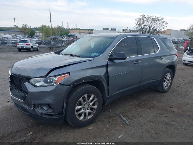 Chevrolet Traverse Ls 2018 1GNERFKW5JJ223590 Image 2