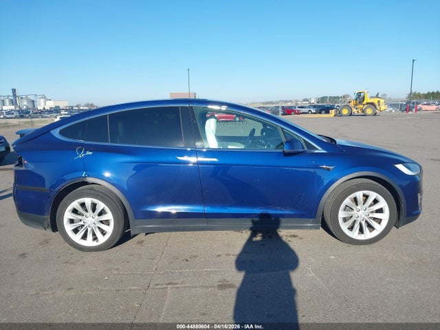 2018 Tesla Model X 100d/75d/p100d მანქანა იყიდება აუქციონზე, vin: 5YJXCBE24JF126456, აუქციონის ნომერი: 44880604