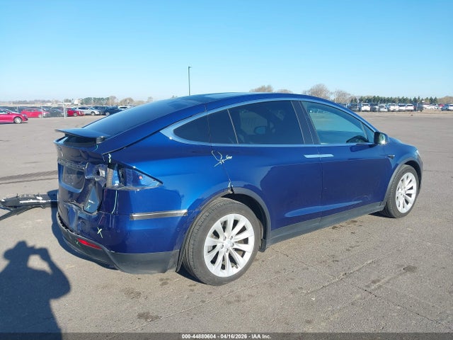 2018 Tesla Model X 100d/75d/p100d მანქანა იყიდება აუქციონზე, vin: 5YJXCBE24JF126456, აუქციონის ნომერი: 44880604
