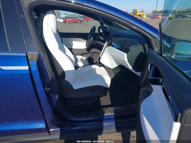 2018 Tesla Model X 100d/75d/p100d მანქანა იყიდება აუქციონზე, vin: 5YJXCBE24JF126456, აუქციონის ნომერი: 44880604