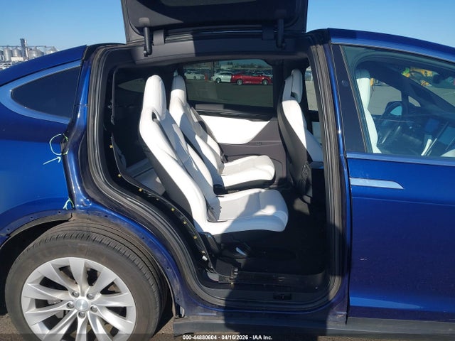 2018 Tesla Model X 100d/75d/p100d მანქანა იყიდება აუქციონზე, vin: 5YJXCBE24JF126456, აუქციონის ნომერი: 44880604