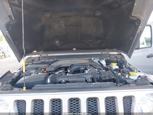 1C4HJXDG7JW119923 Jeep Wrangler Unlimited Sport S 4x4