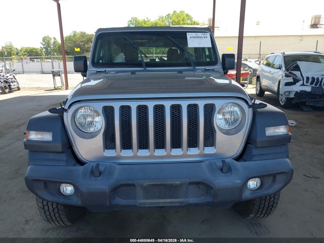 1C4HJXDG7JW119923 Jeep Wrangler Unlimited Sport S 4x4