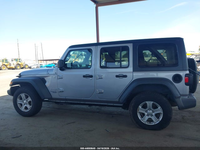 1C4HJXDG7JW119923 Jeep Wrangler Unlimited Sport S 4x4