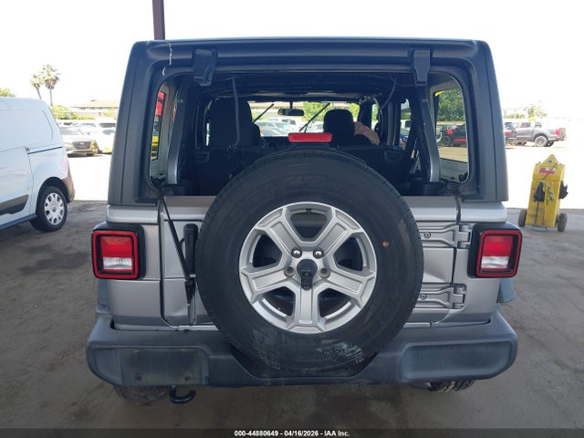 1C4HJXDG7JW119923 Jeep Wrangler Unlimited Sport S 4x4