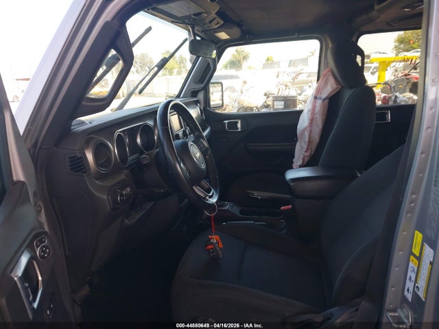 1C4HJXDG7JW119923 Jeep Wrangler Unlimited Sport S 4x4