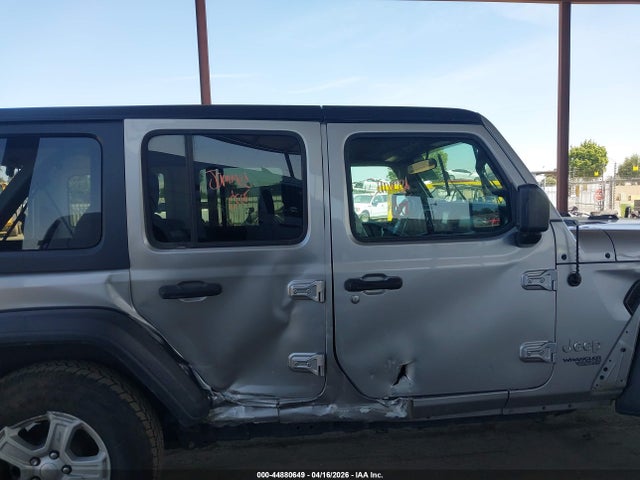 1C4HJXDG7JW119923 Jeep Wrangler Unlimited Sport S 4x4