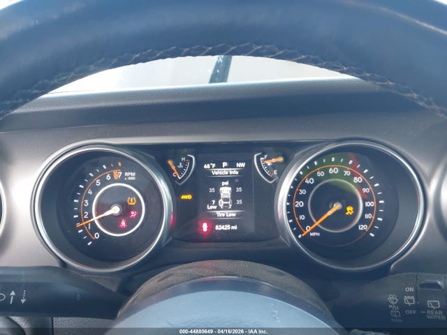 1C4HJXDG7JW119923 Jeep Wrangler Unlimited Sport S 4x4