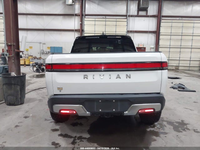 Rivian R1t Adventure 2022 7FCTGAAA5NN007455 Image 17