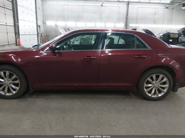 44880796 :رقم المزاد ، 2C3CCARG0HH553446 vin ، 2017 Chrysler 300 Limited Awd مزاد بيع