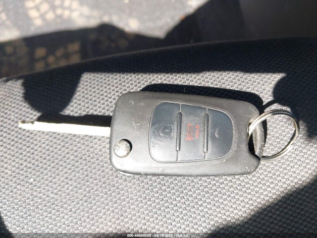 44880855 :رقم المزاد ، KNDJT2A23B7206673 vin ، 2011 Kia Soul + مزاد بيع